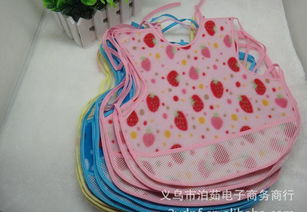 為嬰幼兒挑選實用圍兜 棉質(zhì)與防污防水圍兜的選購指南